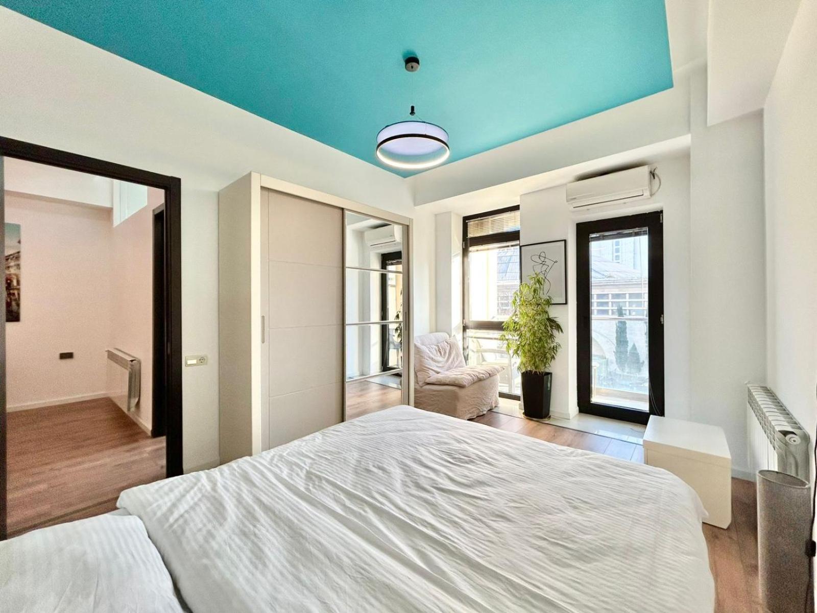 City Center - Next To Holiday Inn -2Br Apartment 트빌리시 외부 사진