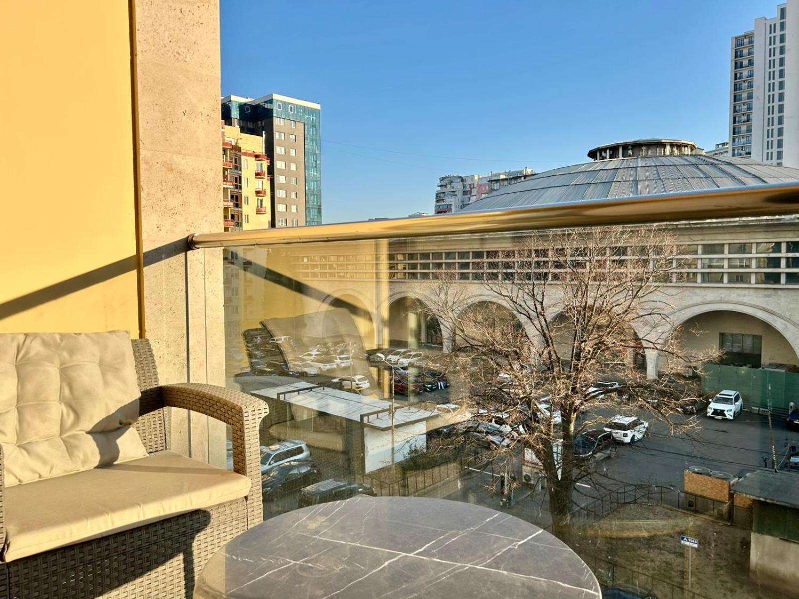 City Center - Next To Holiday Inn -2Br Apartment 트빌리시 외부 사진