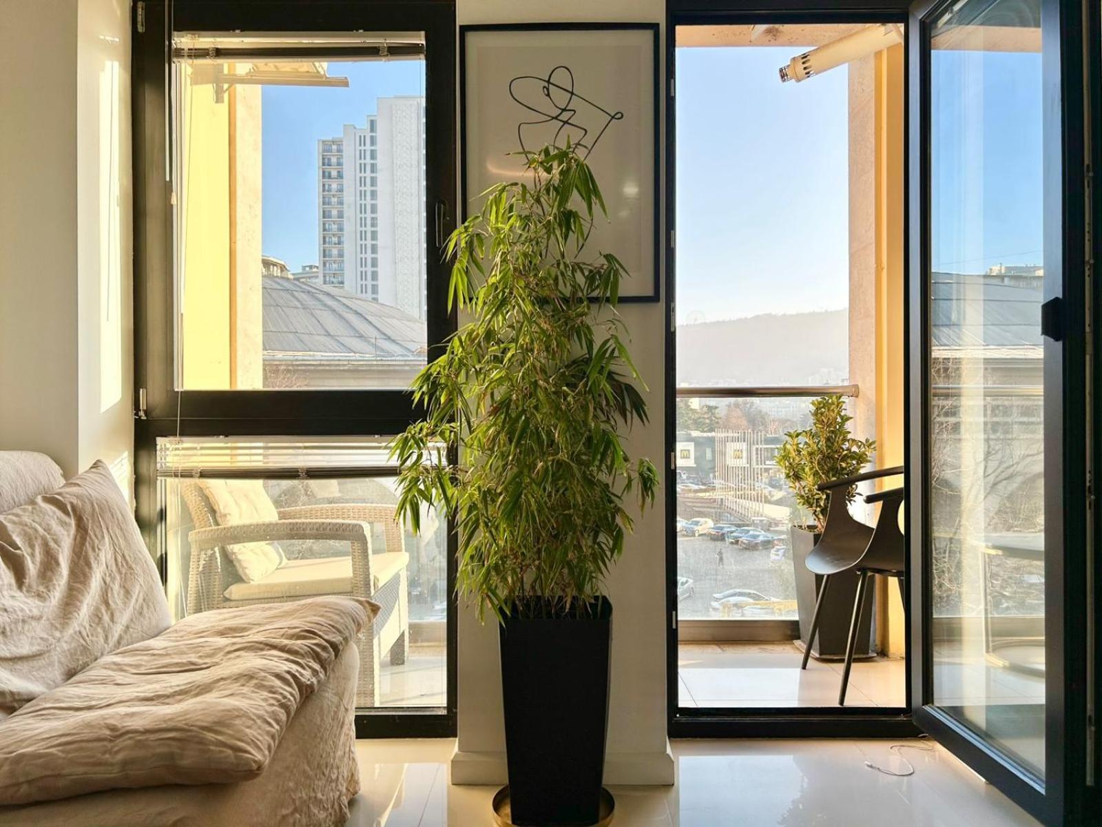 City Center - Next To Holiday Inn -2Br Apartment 트빌리시 외부 사진
