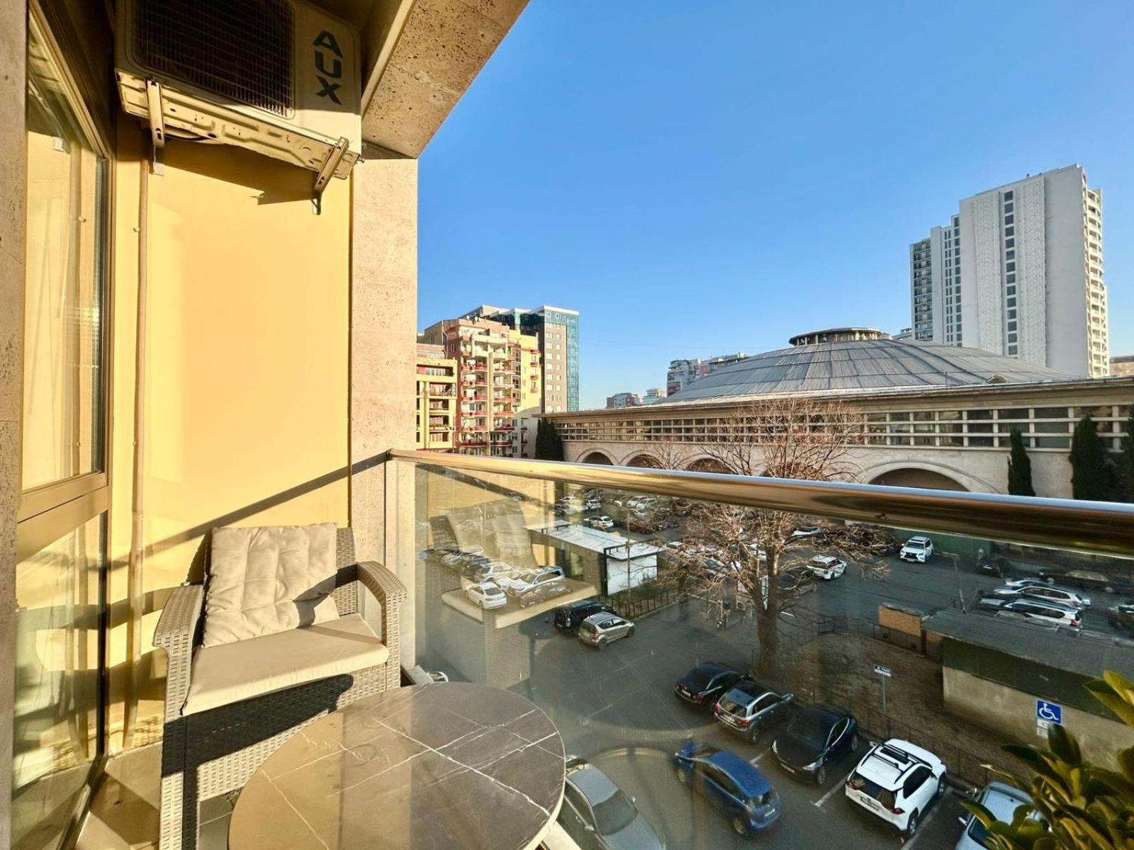 City Center - Next To Holiday Inn -2Br Apartment 트빌리시 외부 사진