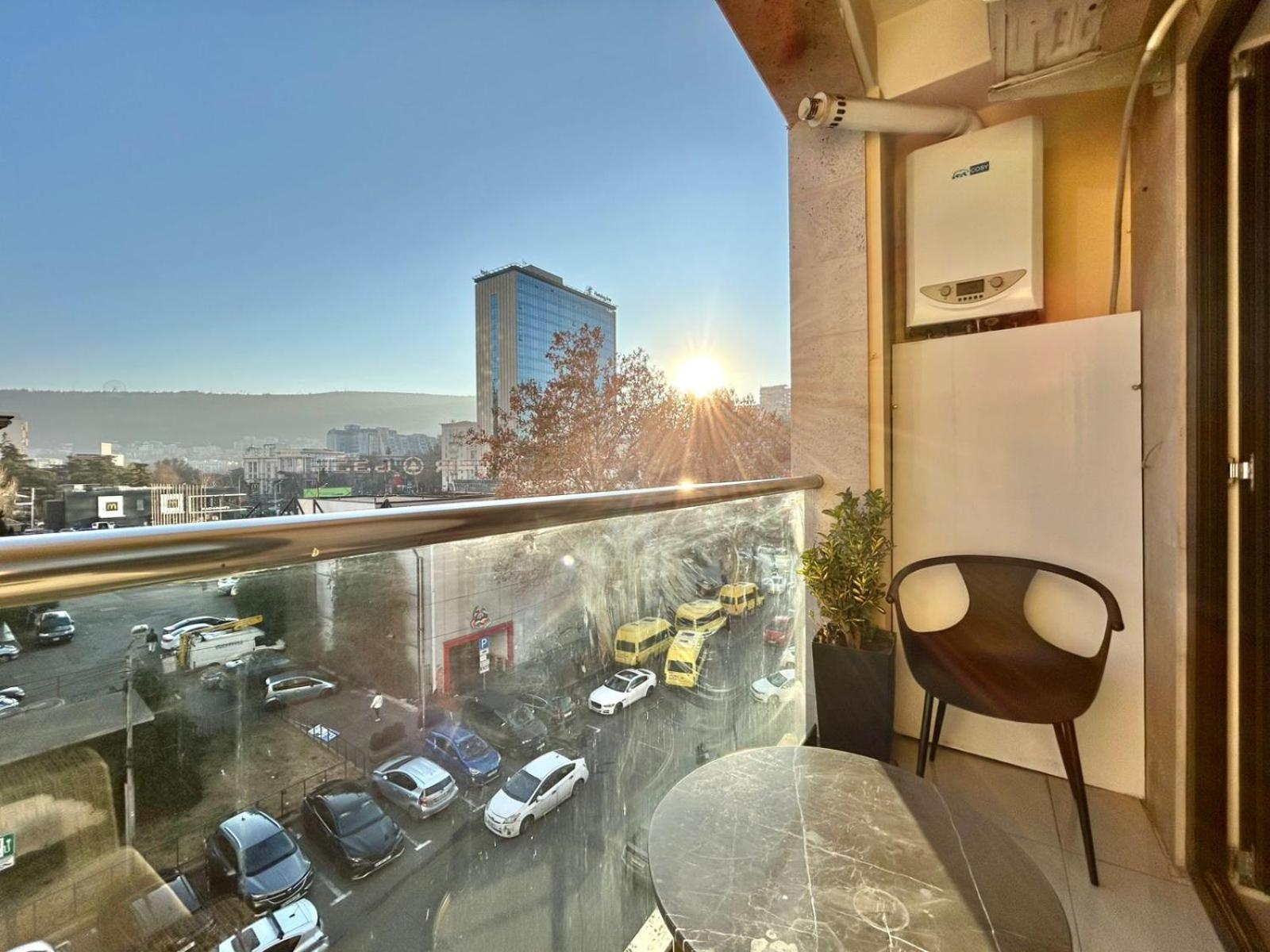 City Center - Next To Holiday Inn -2Br Apartment 트빌리시 외부 사진