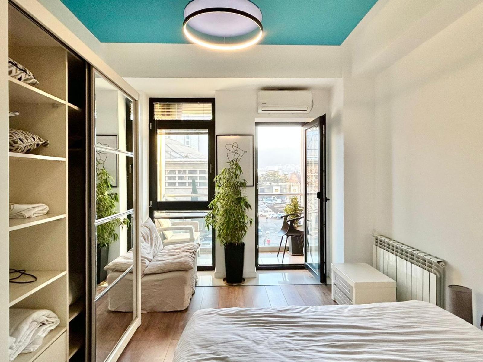 City Center - Next To Holiday Inn -2Br Apartment 트빌리시 외부 사진