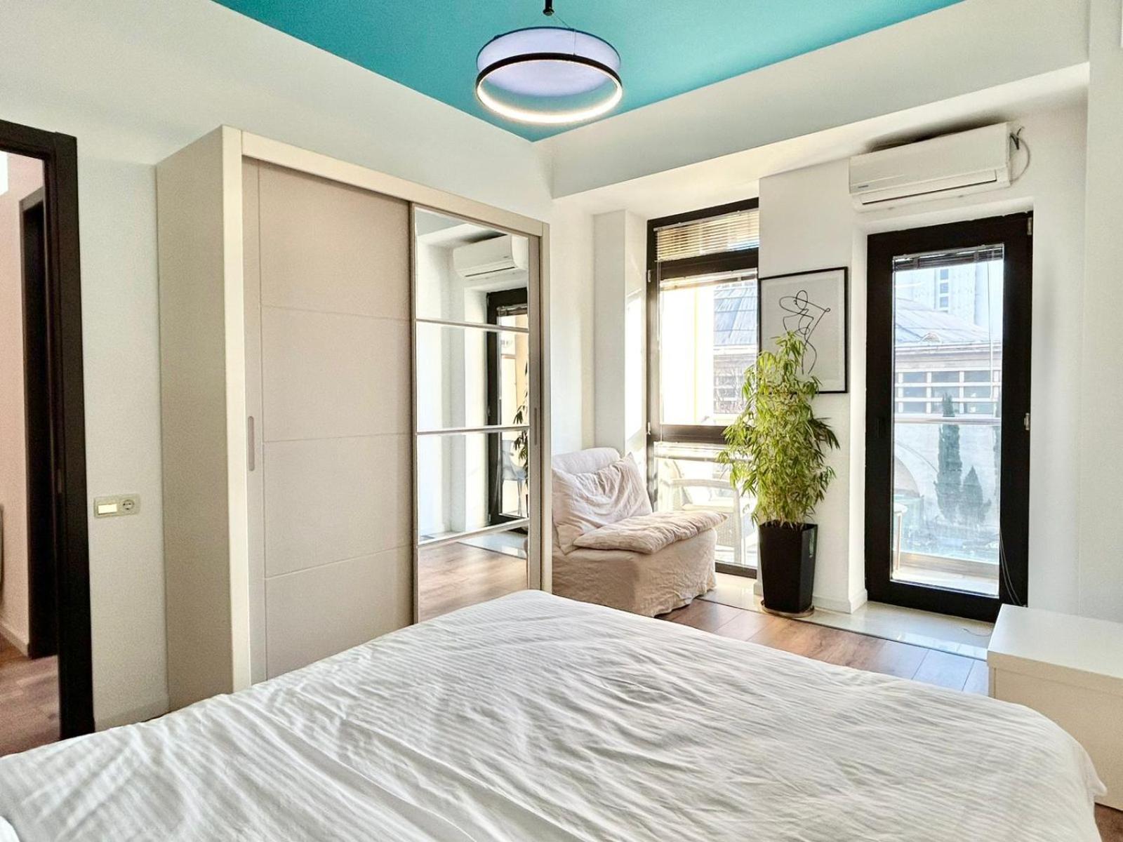 City Center - Next To Holiday Inn -2Br Apartment 트빌리시 외부 사진
