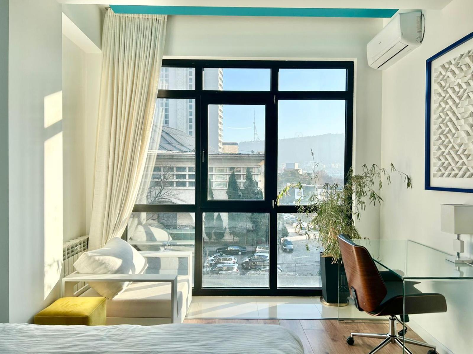 City Center - Next To Holiday Inn -2Br Apartment 트빌리시 외부 사진