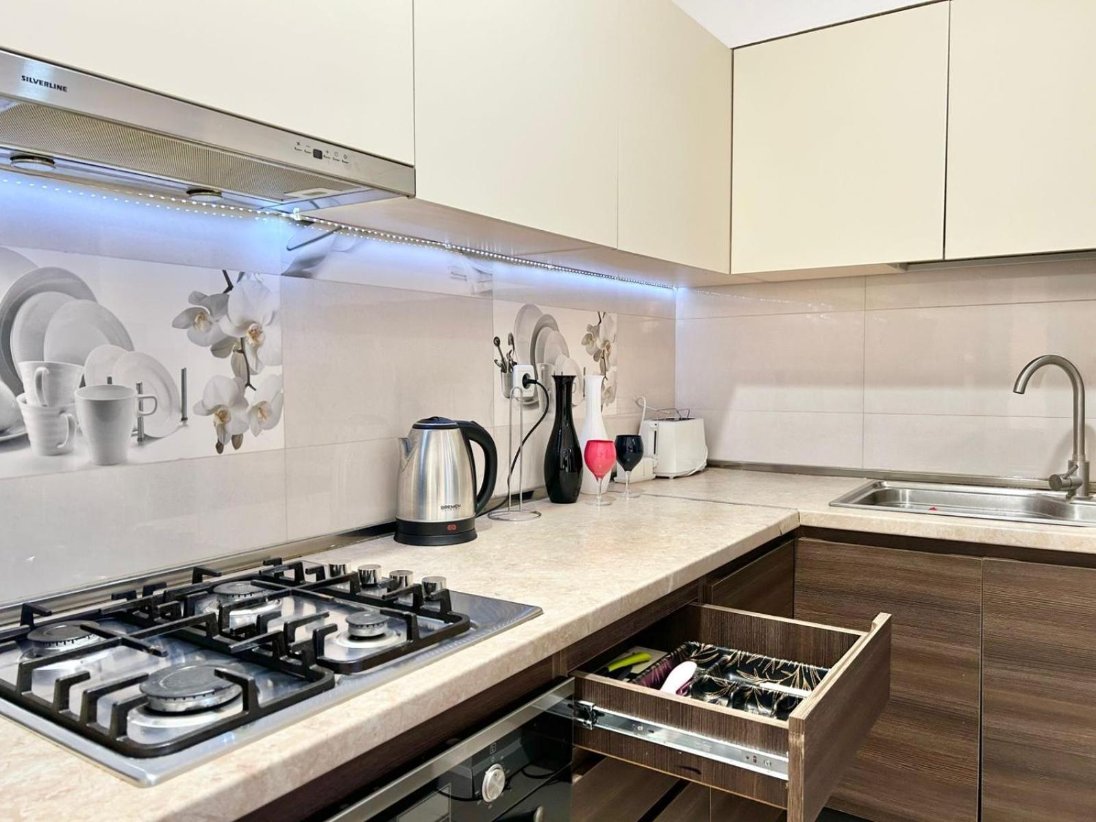 City Center - Next To Holiday Inn -2Br Apartment 트빌리시 외부 사진