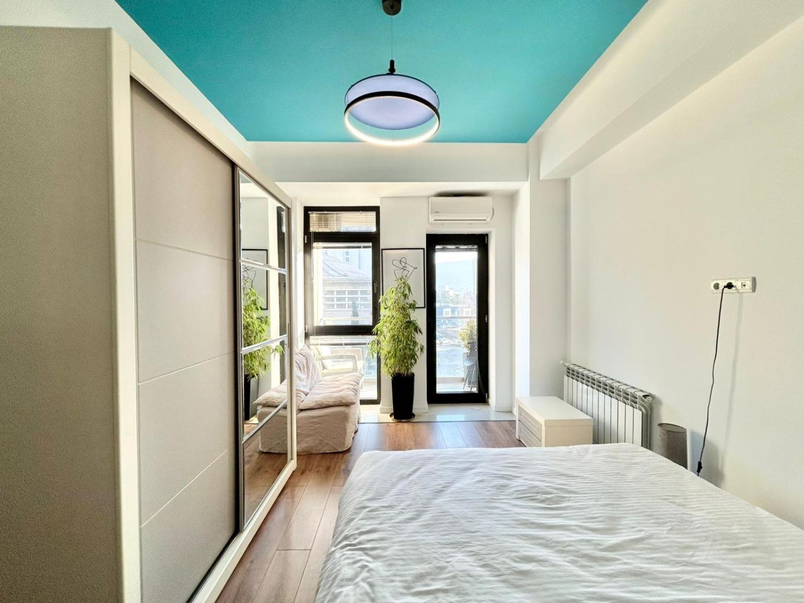 City Center - Next To Holiday Inn -2Br Apartment 트빌리시 외부 사진