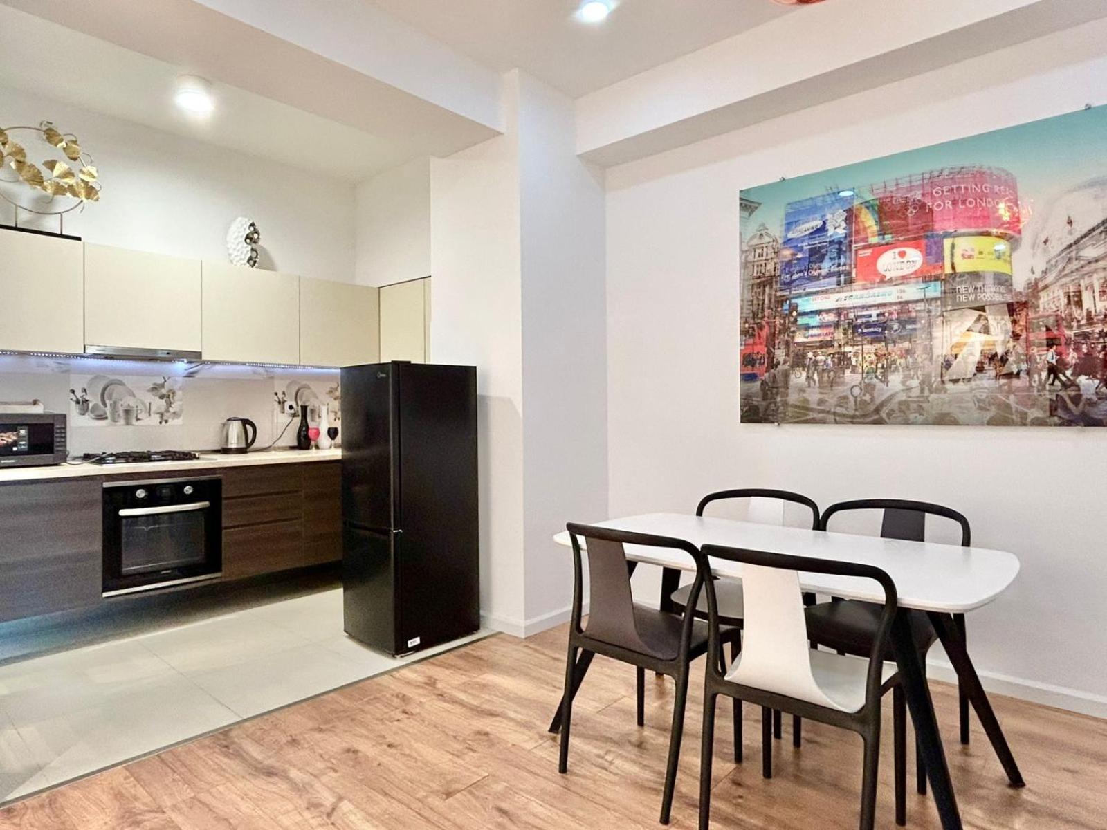 City Center - Next To Holiday Inn -2Br Apartment 트빌리시 외부 사진