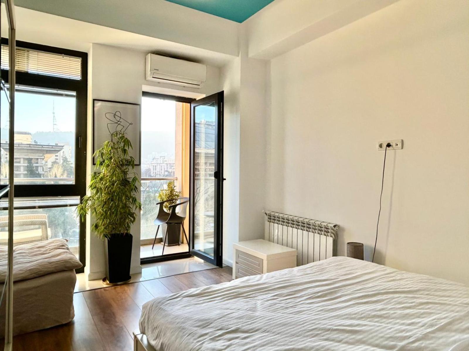City Center - Next To Holiday Inn -2Br Apartment 트빌리시 외부 사진