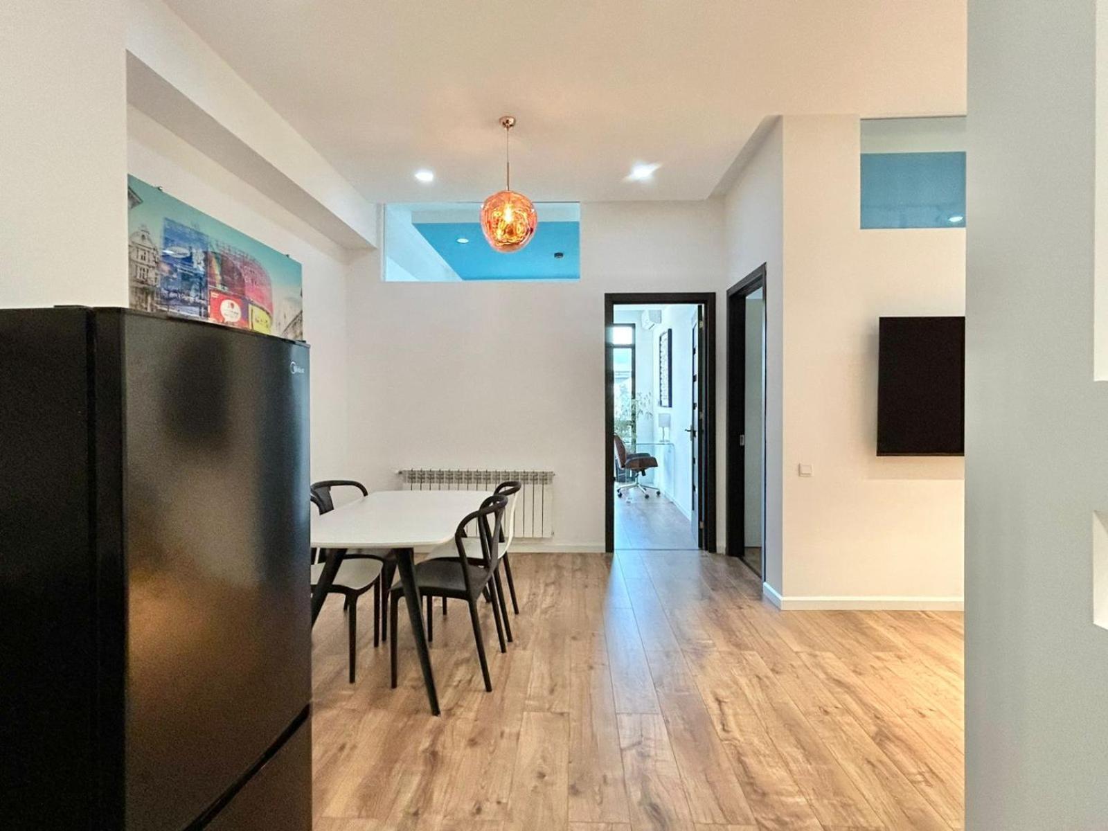 City Center - Next To Holiday Inn -2Br Apartment 트빌리시 외부 사진