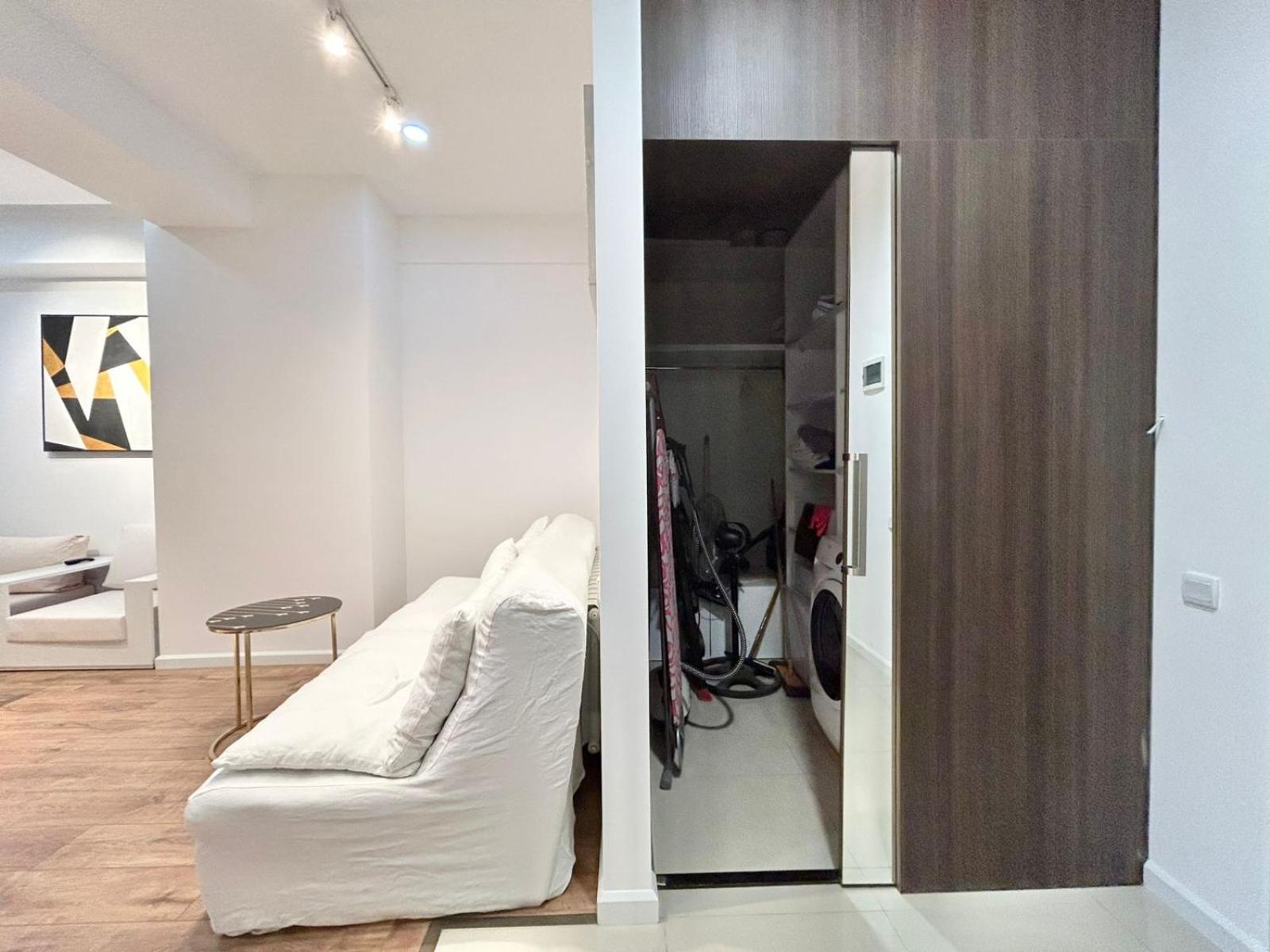 City Center - Next To Holiday Inn -2Br Apartment 트빌리시 외부 사진