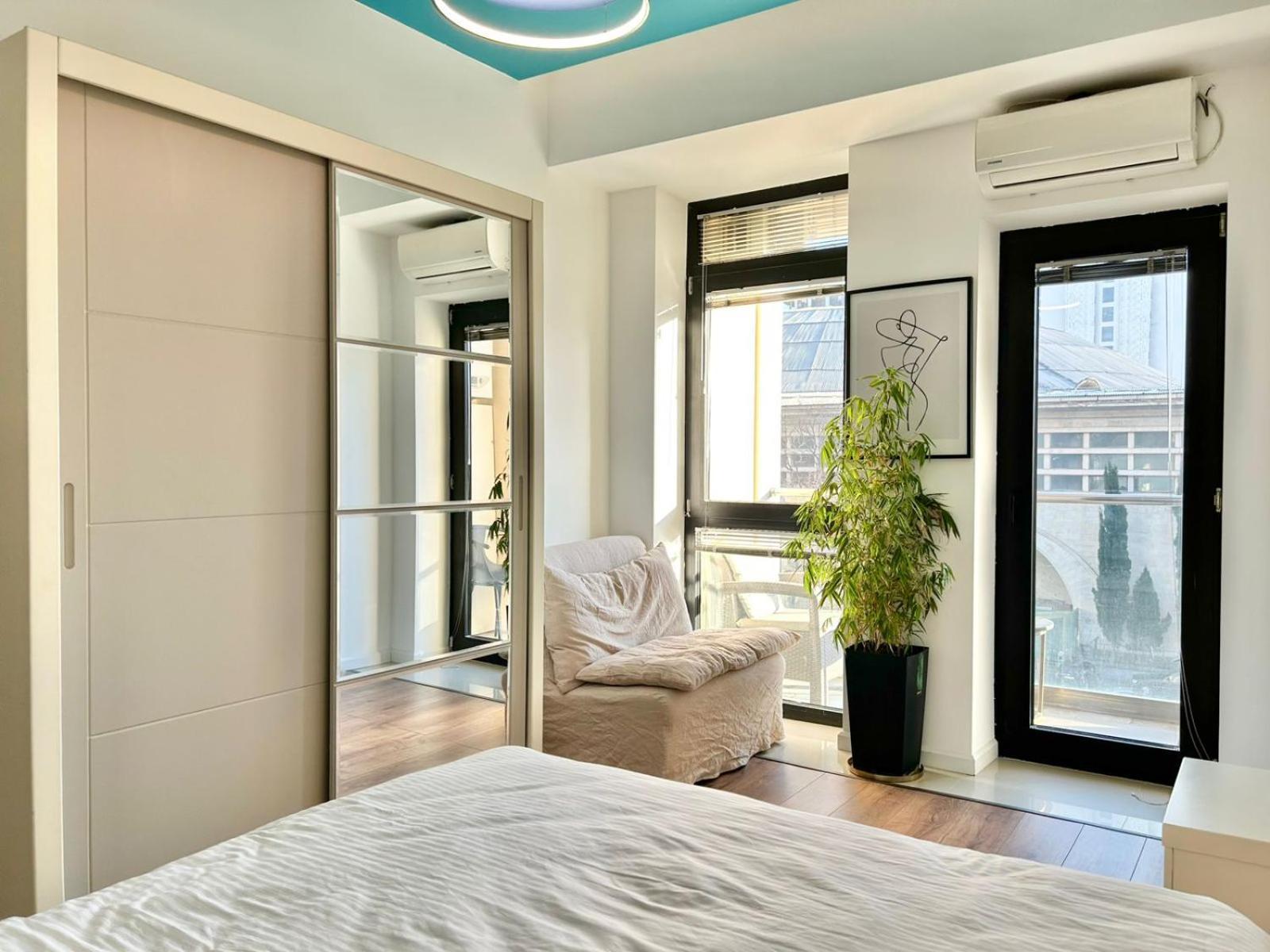 City Center - Next To Holiday Inn -2Br Apartment 트빌리시 외부 사진