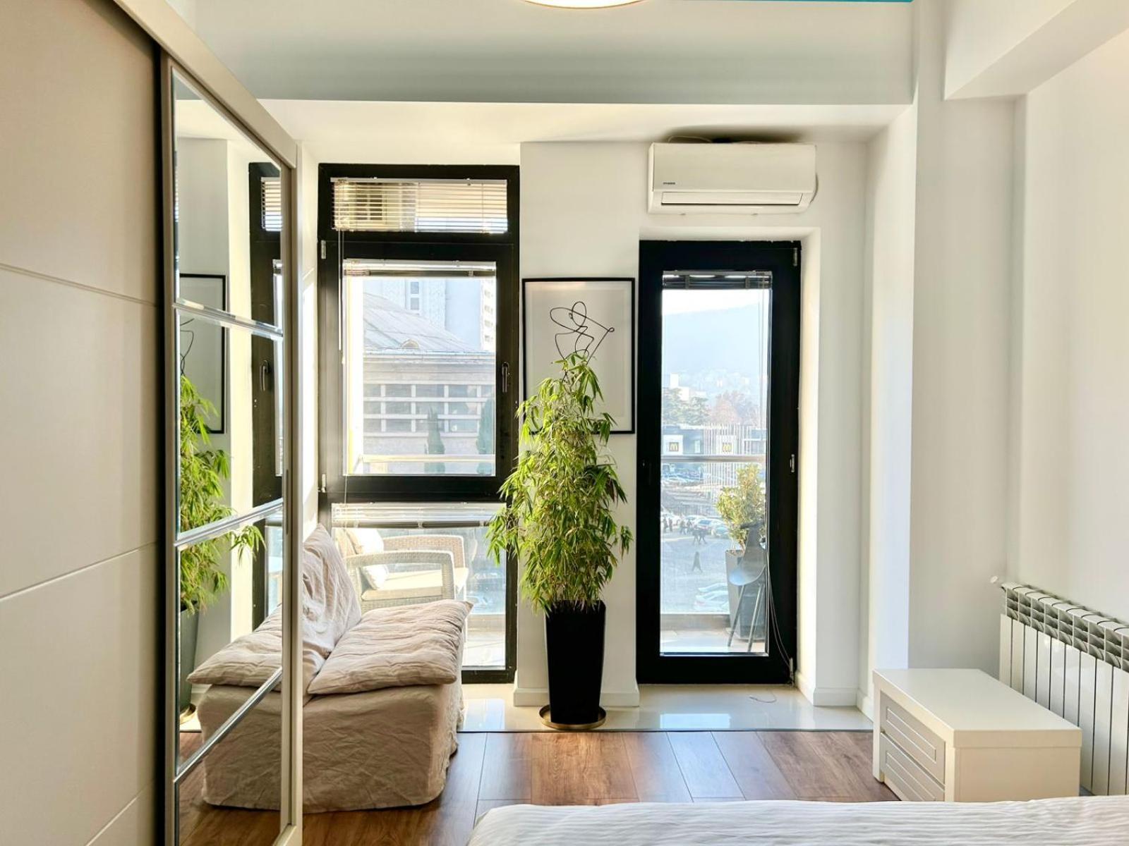 City Center - Next To Holiday Inn -2Br Apartment 트빌리시 외부 사진