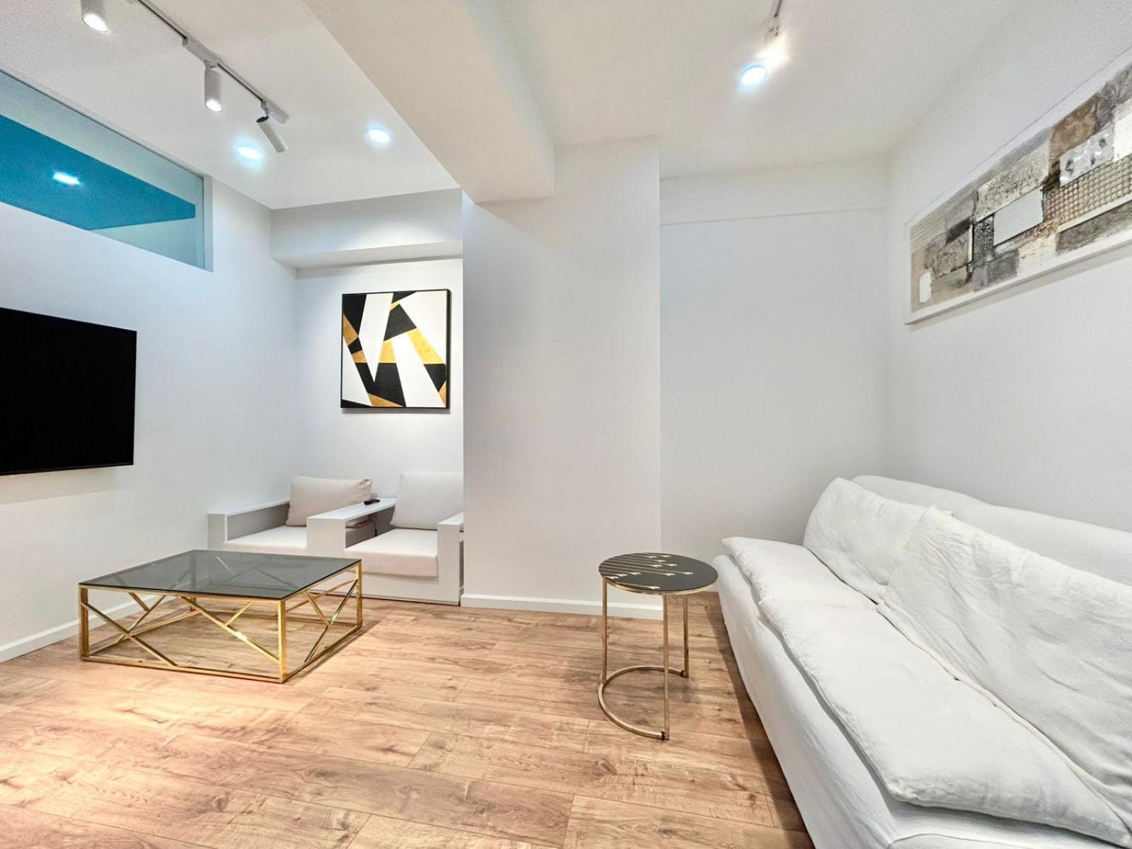 City Center - Next To Holiday Inn -2Br Apartment 트빌리시 외부 사진