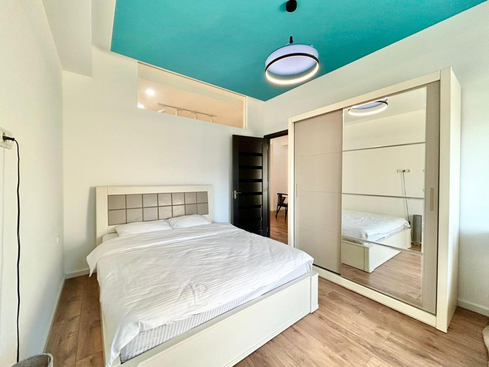 City Center - Next To Holiday Inn -2Br Apartment 트빌리시 외부 사진