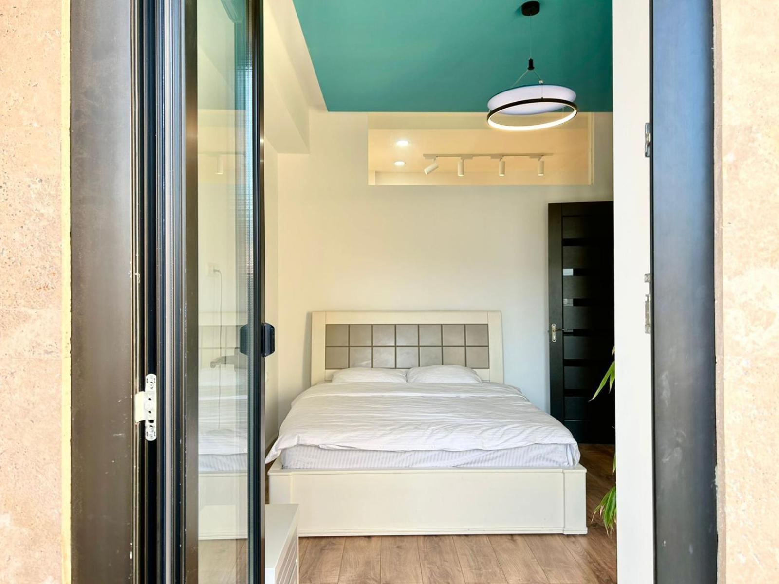 City Center - Next To Holiday Inn -2Br Apartment 트빌리시 외부 사진