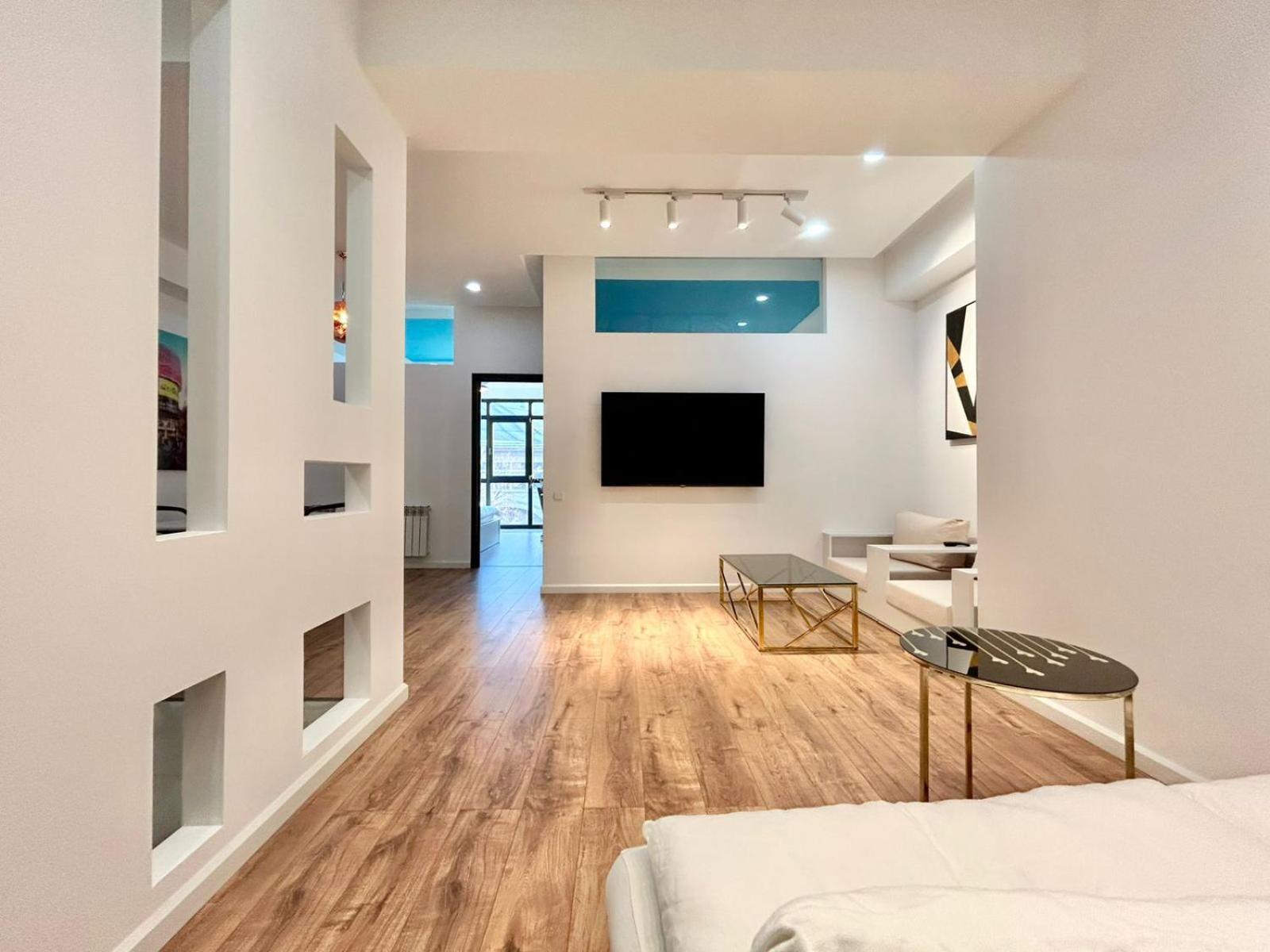City Center - Next To Holiday Inn -2Br Apartment 트빌리시 외부 사진