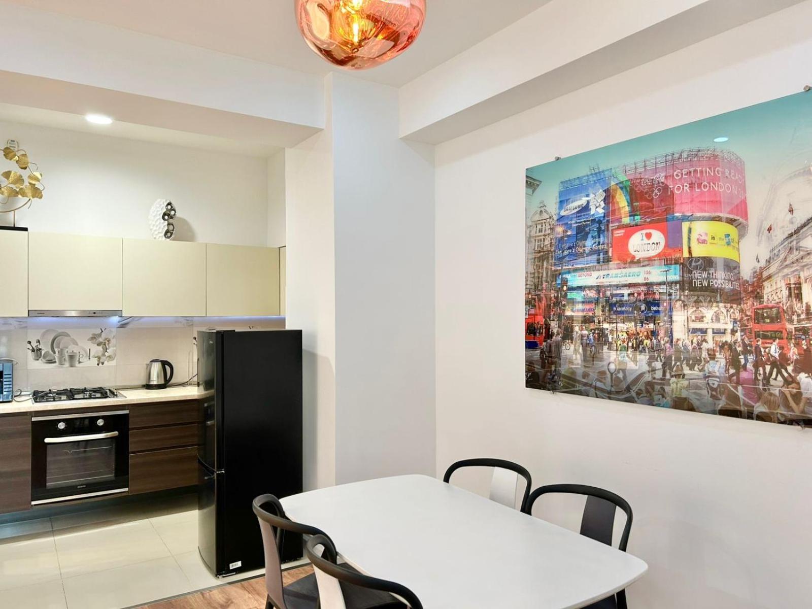 City Center - Next To Holiday Inn -2Br Apartment 트빌리시 외부 사진