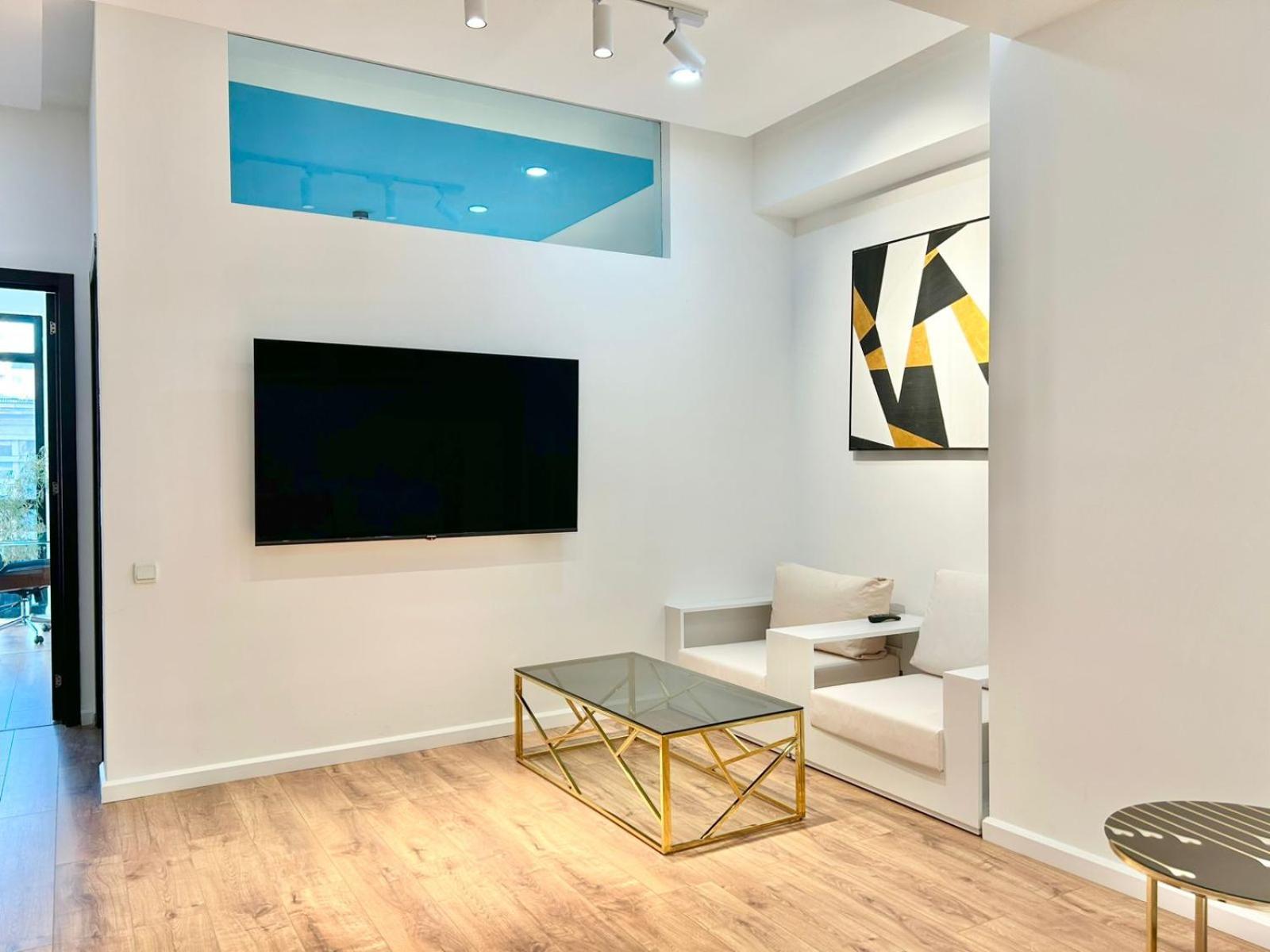 City Center - Next To Holiday Inn -2Br Apartment 트빌리시 외부 사진