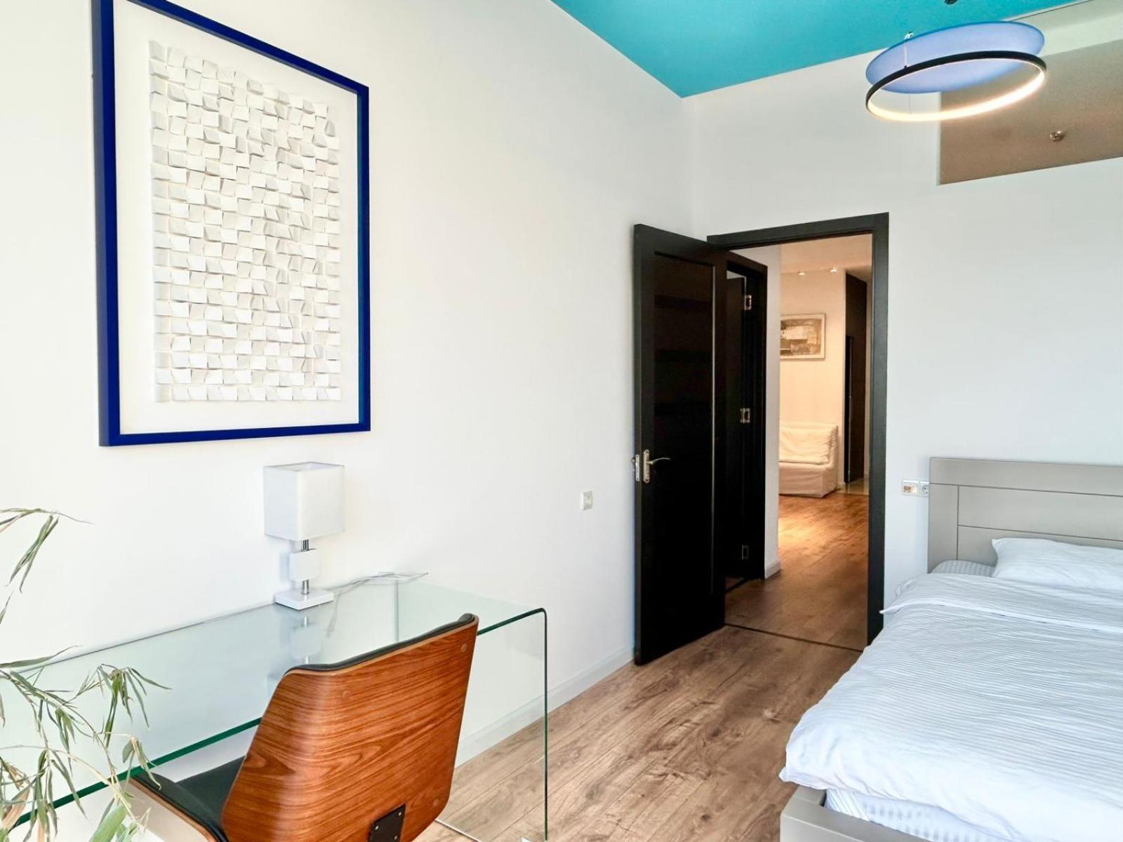 City Center - Next To Holiday Inn -2Br Apartment 트빌리시 외부 사진
